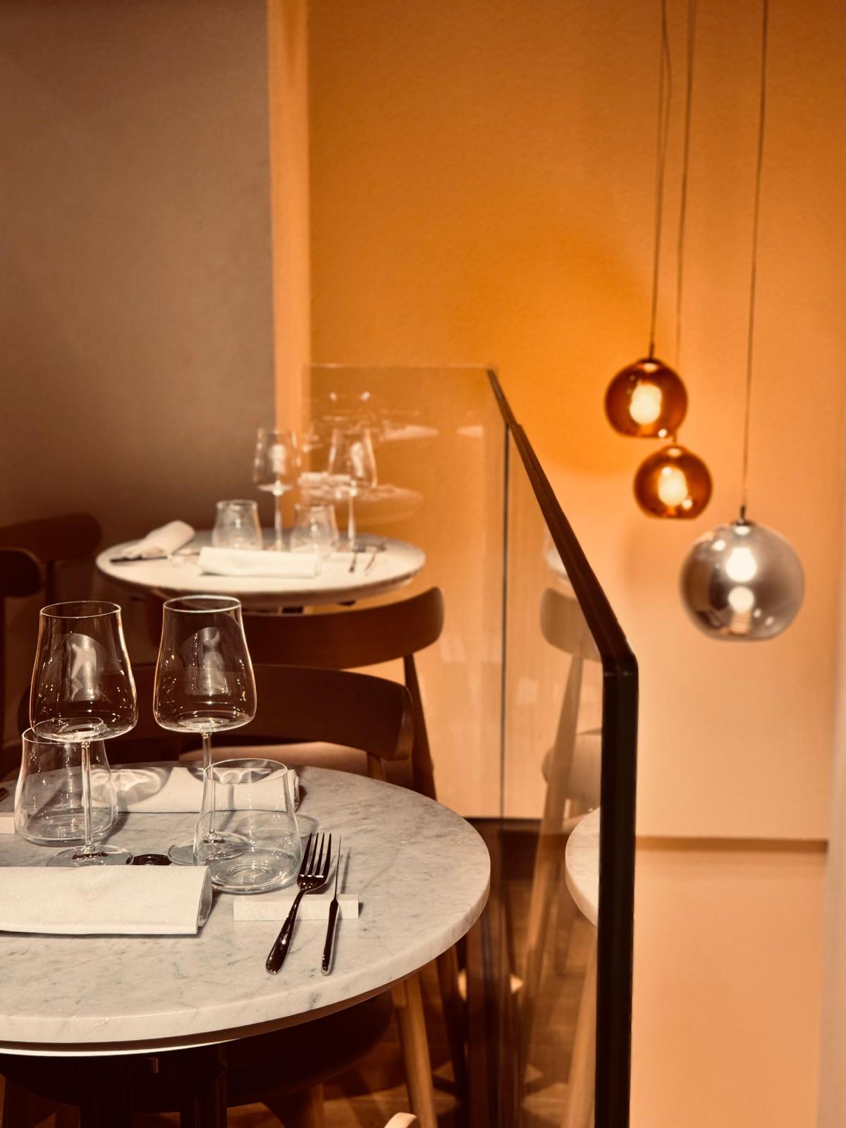 Sala e servizio al tavolo INITIO